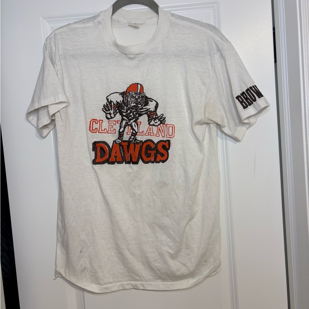 Vintage 80s Cleveland Browns “Dawgs” T-Shirt | NFL | Retro Football Tee